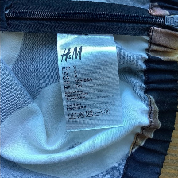 H&M Moschino Crop Top - Picture 4 of 5